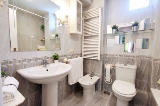 VENDIDO. En venta soleado piso céntrico