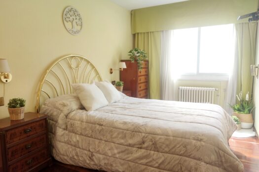 VENDIDO. En venta soleado piso céntrico