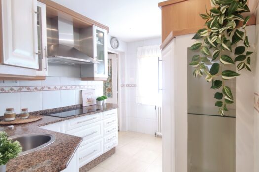 VENDIDO. En venta soleado piso céntrico