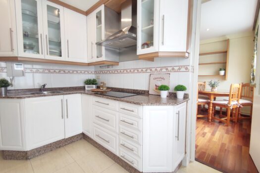 VENDIDO. En venta soleado piso céntrico