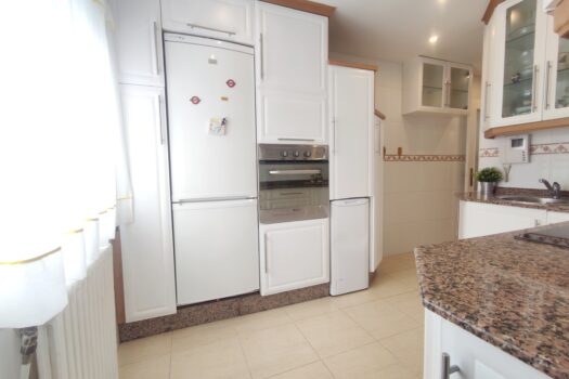 VENDIDO. En venta soleado piso céntrico