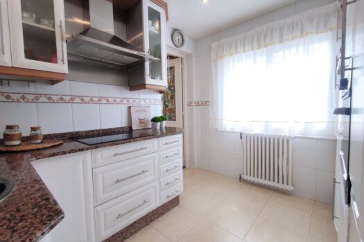 VENDIDO. En venta soleado piso céntrico