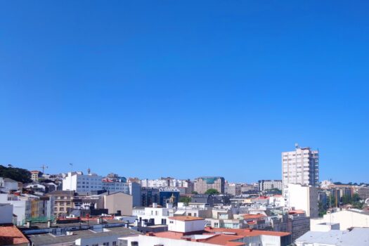 VENDIDO. En venta soleado piso céntrico