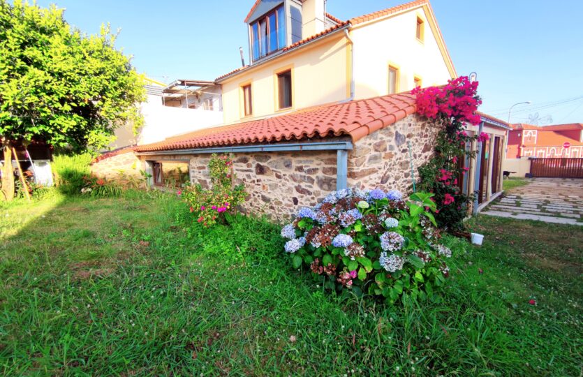Se vende casa al lado de la playa