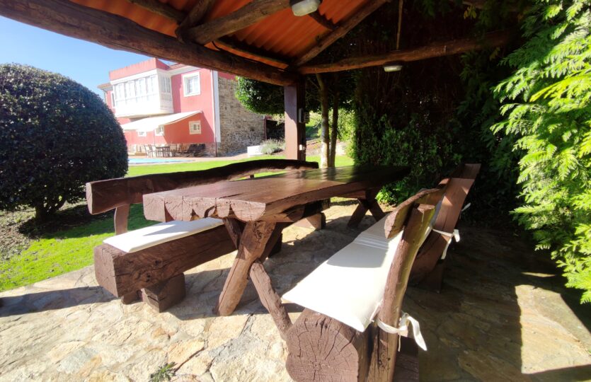 En venta casa de piedra con piscina