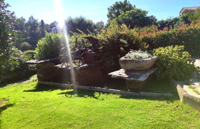Se vende casa de piedra con piscina