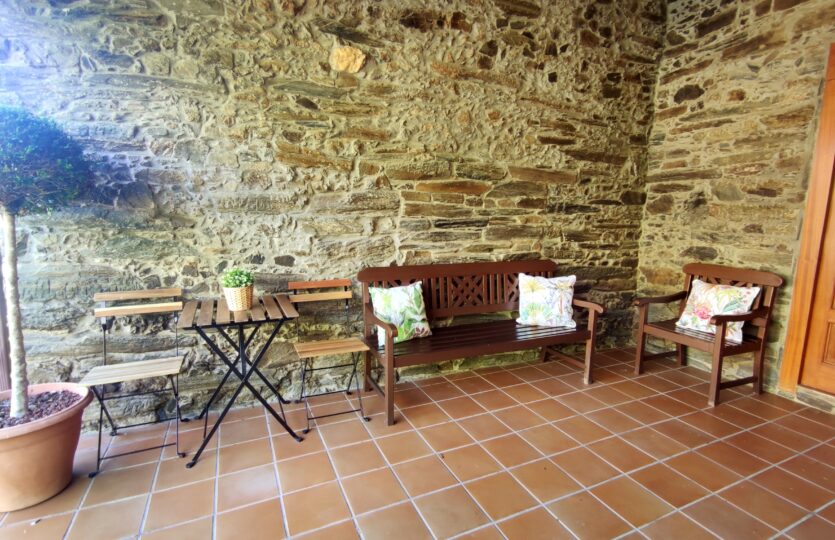 En venta casa de piedra con piscina
