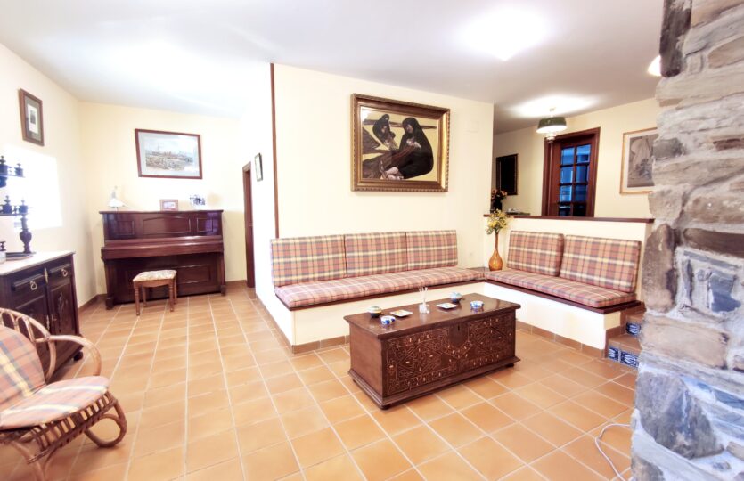 En venta casa de piedra con piscina