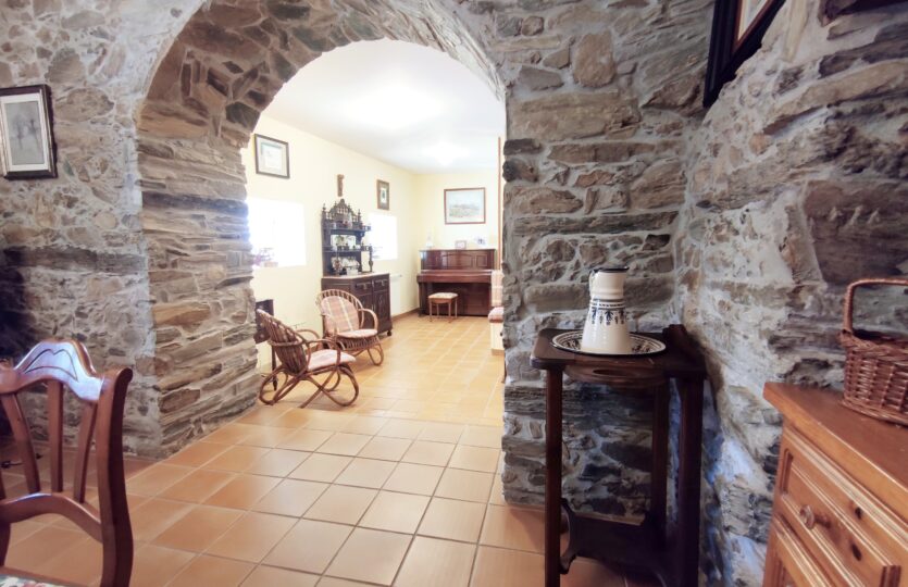 En venta casa de piedra con piscina