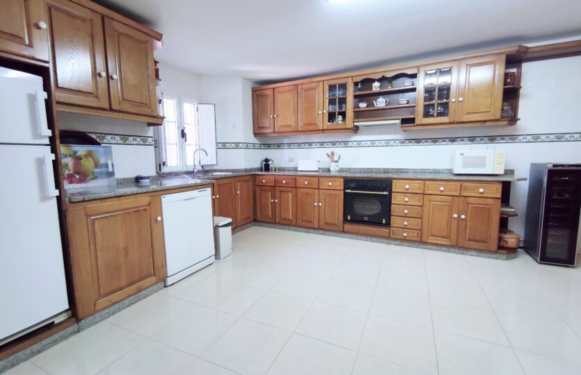 En venta casa de piedra con piscina