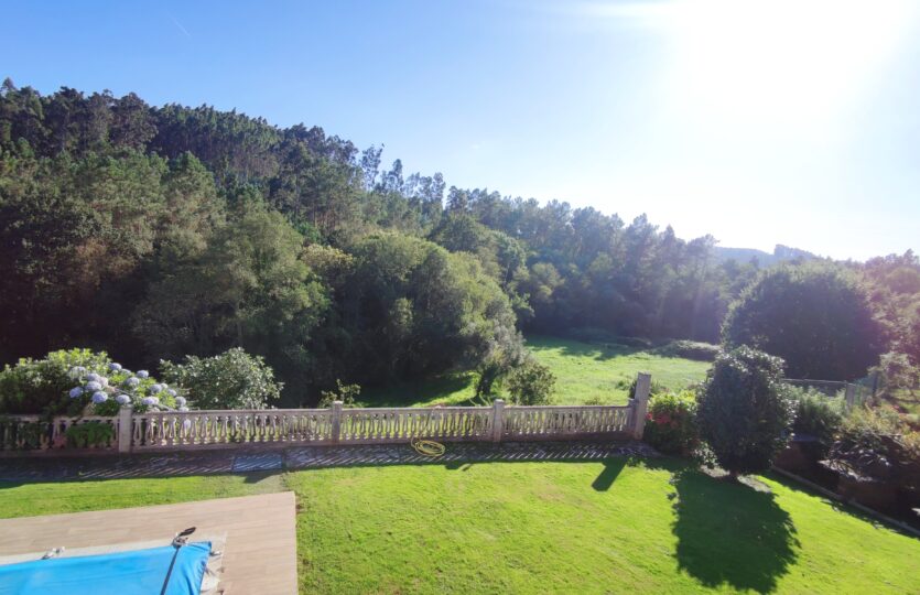 En venta casa de piedra con piscina