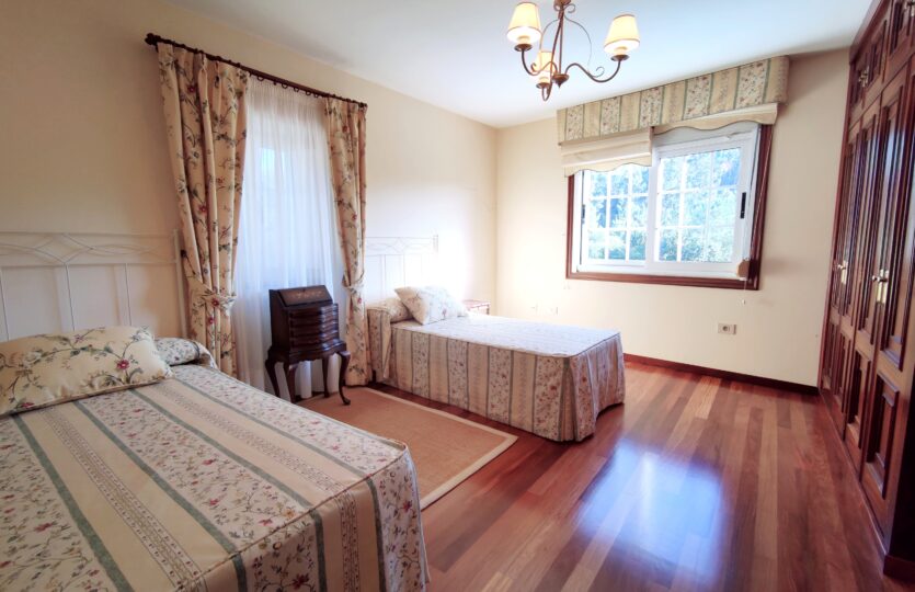 En venta casa de piedra con piscina