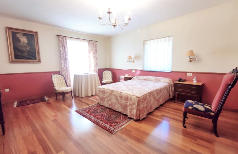 En venta casa de piedra con piscina