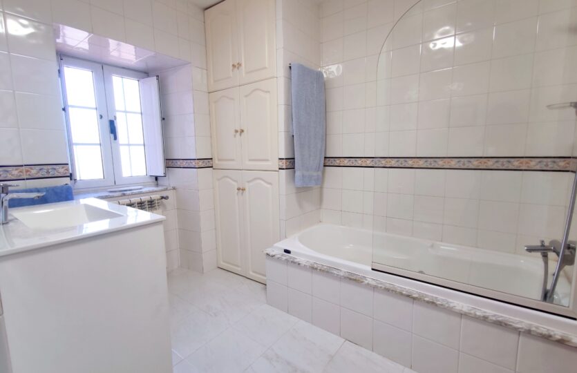 En venta casa de piedra con piscina