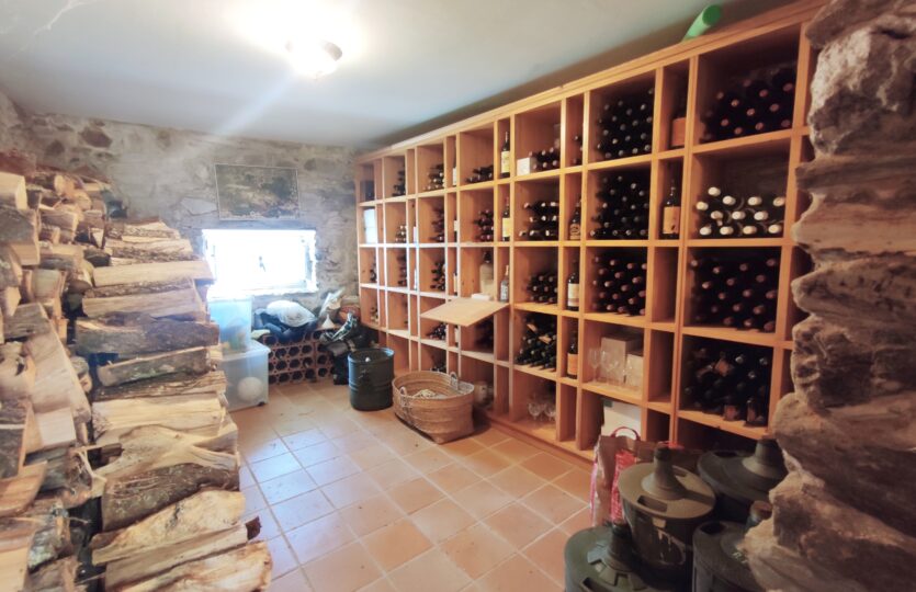 En venta casa de piedra con piscina