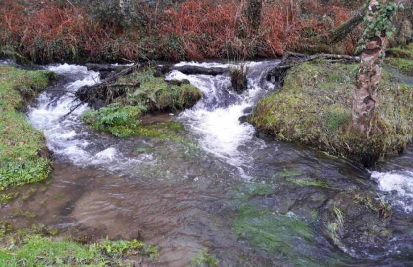 En venta casa de piedra con piscina