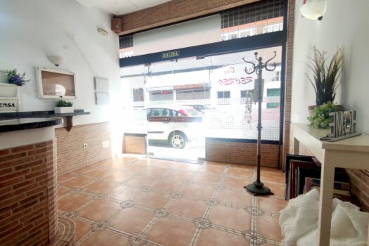 En venta local en Montealto: ideal para loft