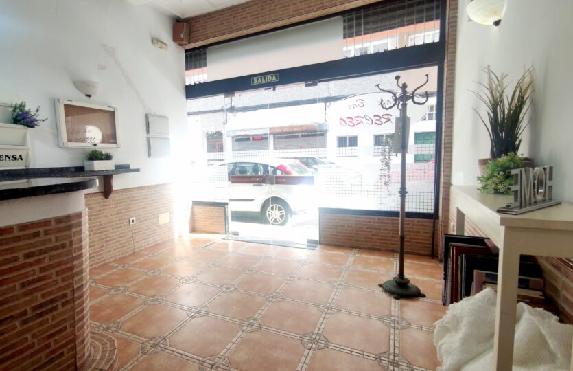 En venta local comercial en Montealto