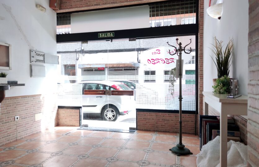 En venta local comercial en Montealto
