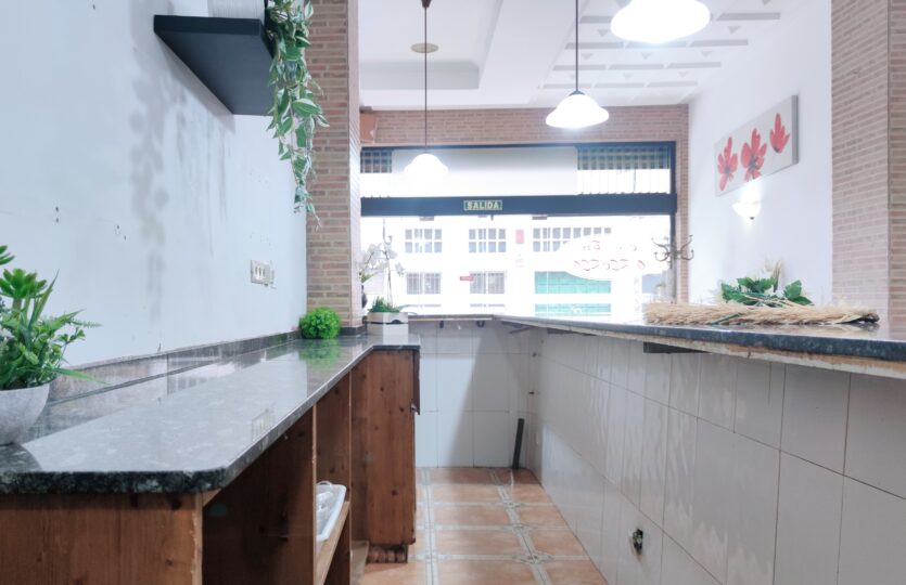 En venta local comercial en Montealto