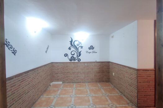 En venta local en Montealto: ideal para loft