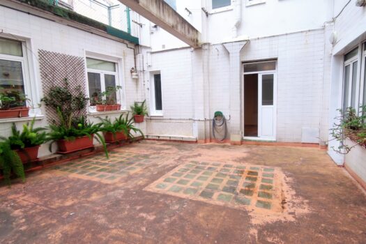 VENDIDO-En venta céntrica planta comercial