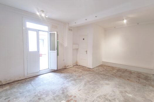 VENDIDO-En venta céntrica planta comercial