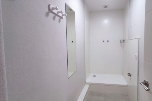 VENDIDO-En venta céntrica planta comercial