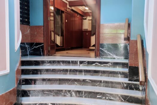 VENDIDO-En venta céntrica planta comercial