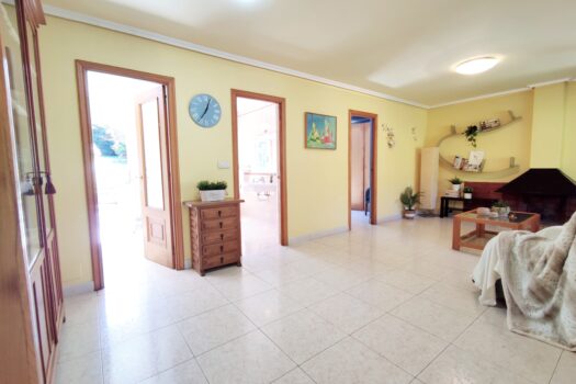 VENDIDO-En venta casa con finca en Oleiros