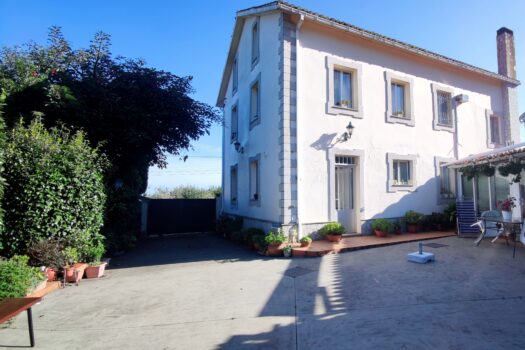 En venta casa con terreno en Miño