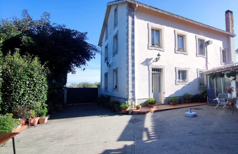 En venta casa con terreno en Miño