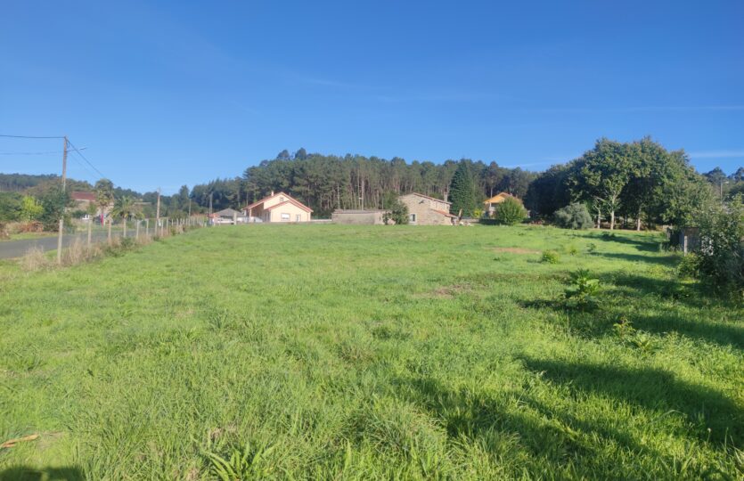 En venta finca urbana en Oza-Cesuras
