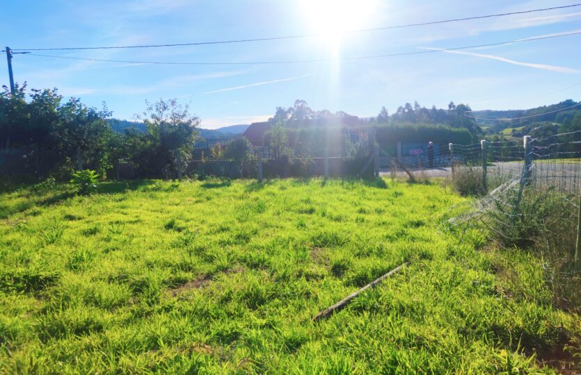 En venta finca urbana en Oza-Cesuras