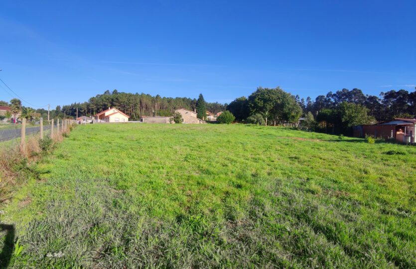 En venta finca urbana en Oza-Cesuras