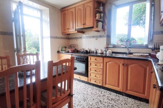 En venta casa con finca en Miño