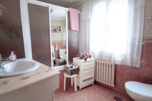 En venta casa con finca en Miño