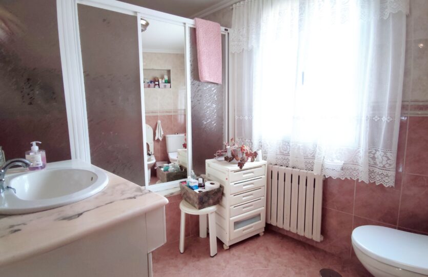 En venta casa con terreno en Miño