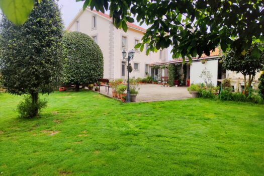 En venta casa con terreno en Miño