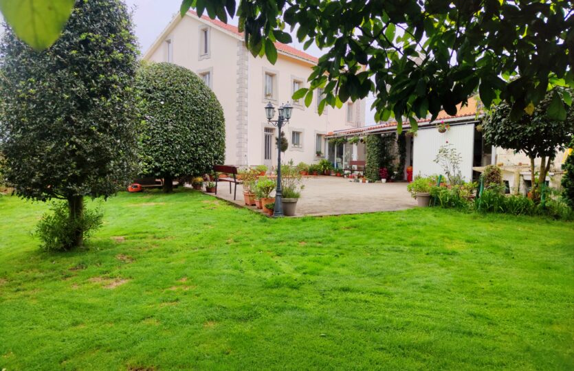 En venta casa con terreno en Miño