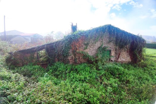 En venta casa de piedra en Cambre