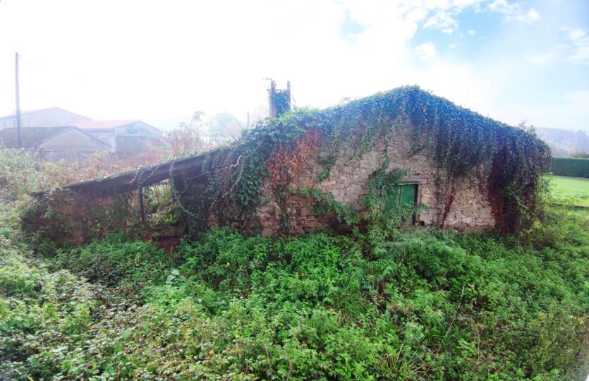 En venta casa de piedra en Cambre