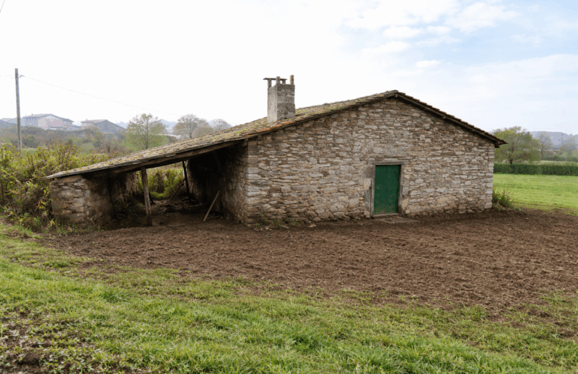 En venta casa de piedra en Cambre